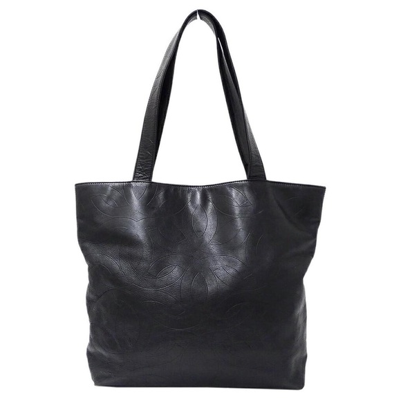 CHANEL Black Lambskin Leather Tote with Luxury Design - Picture 3 of 15